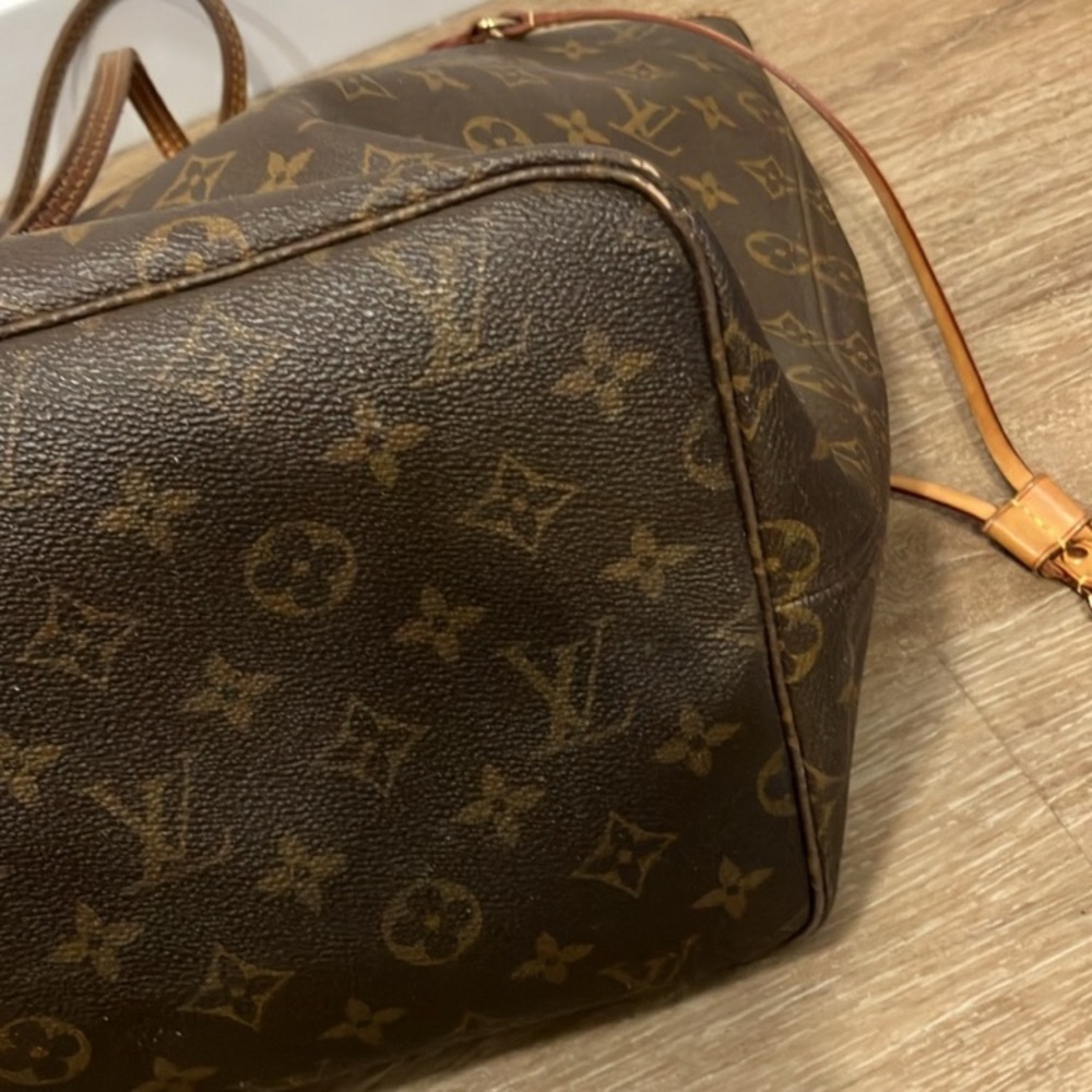 Louis Vuitton monogrammed Neverfull GM tote bag - Picture 5 of 9
